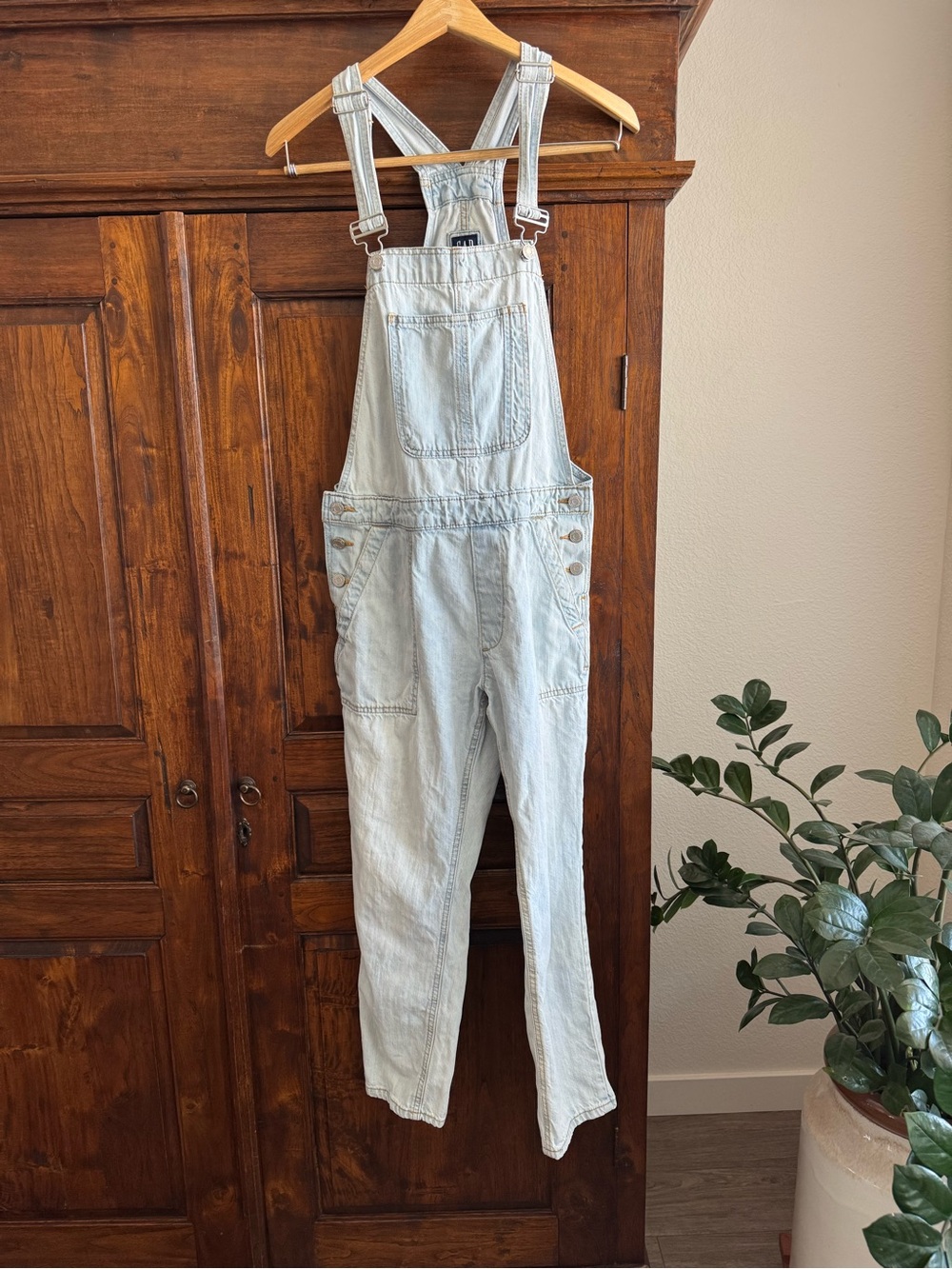 GAP Light Wash Denim Overalls Adjustable Strap Bib Pants Casual